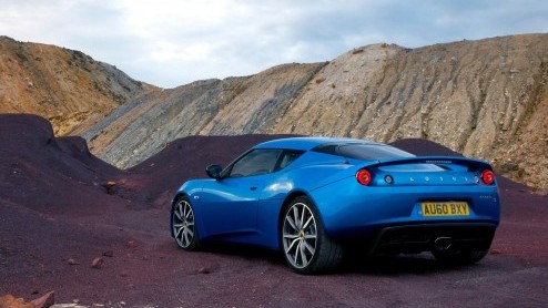 Wie in de markt is voor een lekkere sportauto denkt meestal niet aan Lotus. En dat is onterecht, want de Engelsen kunnen als geen ander lichtgewicht sporters bouwen. De Evora S koppelt - meer dan elke
