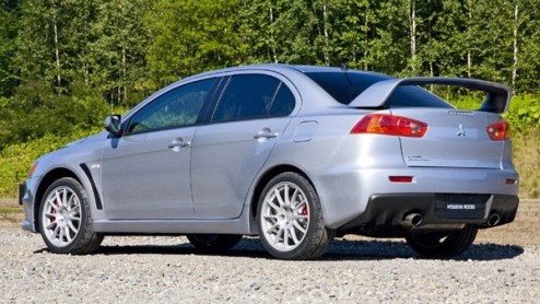 Het nieuws rond de Mitsubishi Lancer Evolution X stroomt steeds meer binnen, hoewel hij pas debuteert op de autoshow in Tokio volgende maand. Naast officile fotos zijn er nu ook specificaties bekend
