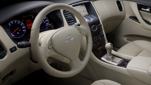 Hoewel Infiniti aan het eind van dit jaar officieel naar ons land komt, is het altijd al mogelijk geweest om via de grijze import Infiniti-modellen te bemachtigen. Pietersen US Carcenter heeft nu vo