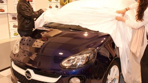 Opel presenteert nu de Adam als Adam Hardwell Edition. Verkrijgbaar in een oplage van 100 stuks. Prijzen nog niet bekend.