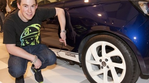 Opel presenteert nu de Adam als Adam Hardwell Edition. Verkrijgbaar in een oplage van 100 stuks. Prijzen nog niet bekend.