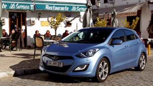 Zonder ook maar een kilometer gereden te hebben wisten we het al: de Koreanen mogen trots zijn op hun nieuwe Hyundai i30 . Het is immers niet vanzelfsprekend dat de CEO van Volkswagen AG ten tijde van
