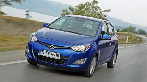 Stilstand is achteruitgang. En daar houden ze bij Hyundai niet van. Daarom heeft de i20 na zon drienhalf jaar een opfrisser gekregen. Geeft dat de compacte Koreaan weer een duwtje in de rug?