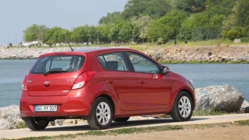 Stilstand is achteruitgang. En daar houden ze bij Hyundai niet van. Daarom heeft de i20 na zon drienhalf jaar een opfrisser gekregen. Geeft dat de compacte Koreaan weer een duwtje in de rug?