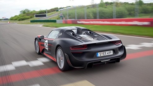 Porsche 918 Spyder specificaties bekend. 887 pk en 800 Nm voor 1640 kg. Prijskaartje 780.450 euro. En 14% bijtellng....