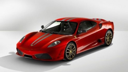 Hoe onbereikbaar de Ferrari 430 Scuderia ook is, we laten toch even de prijs de revue passeren. De nog sportievere variant van de Ferrari 430 staat voor 281.500 euro in de prijslijsten. Dat is wel een