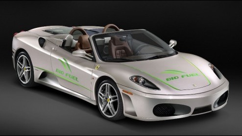 Hoewel je de invloed van exclusieve supercars op het milieu kunt betwisten, neemt Ferrari het milieu serieus. Het merk komt met Ferrari F430 Biofuel. Dat betekent dat deze Italiaan rijdt op E85-brands