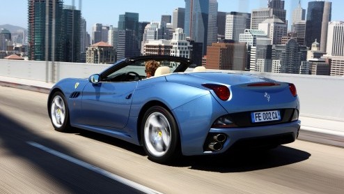 Toevallig net een nieuwe Ferrari gekocht? Aardig om te weten dat alle onderhoudsbeurten gedurende zeven jaar zijn inbegrepen. Scheurt wel zo lekker