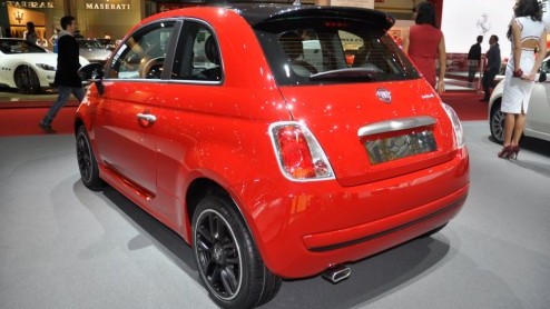 Een Fiat 500 met een beetje van Abarth? Dat kan! Vanaf nu staat tijdelijk het by Abarth-pakket op de optielijst voor de 500 TwinAir en TwinAir Plus.