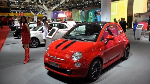 Een Fiat 500 met een beetje van Abarth? Dat kan! Vanaf nu staat tijdelijk het by Abarth-pakket op de optielijst voor de 500 TwinAir en TwinAir Plus.