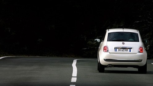 De Fiat 500 en de 500C zijn per direct leverbaar als Easy. De nieuwe uitvoering wordt geplaatst tussen de Pop en Lounge en omvat extra opties voor een kleine meerprijs.