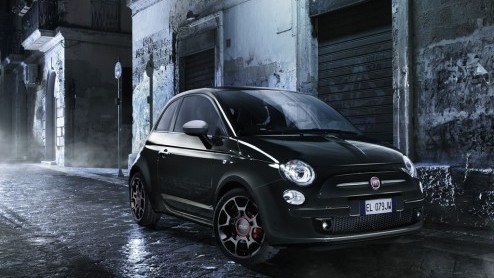 Fiat houdt de Fiat 500 springlevend en introduceert na vier jaar enkele nieuwe uitvoeringen en een nieuwe, kleine benzinemotor, de TwinAir 65. De turboloze versie van de tweecilinder staat tegen het e