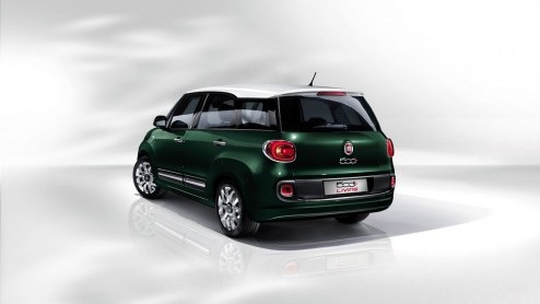Fiat komt met weer een nieuwe variant op het 500-thema. Maak kennis met de 500L Living, een 5+2-persoons MPV die door Fiat heel creatief tot Magic Purpose Wagon is gedoopt.