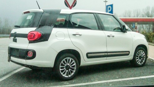 Fiat 500XL onderweg naar zijn introductie. Met zeven zitplaatsen en nog meer bagageruimte.