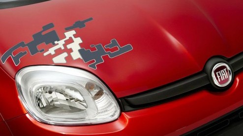 Fiat speelt graag in op de trend die het mogelijk maakt je auto op smaak te brengen met eigentijdse accessoires. Voor de Panda zijn daarom allerhande stickers, kleurige carrosserie-accenten of praktis