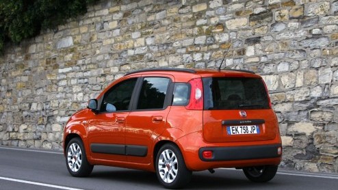 Fiat doet mee met de Gekkenhuisdagen van de Mediamarkt en zet een nieuwe Panda in 29 vestigingen voor een prijs van 7999 euro in plaats van 9290 euro. Met gratis TomTom. Rennen!