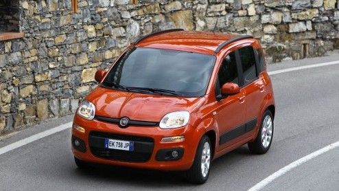 Nu de nieuwe Panda bij de dealer staat is Fiat niet te beroerd een introductiekorting aan te bieden. Tijdelijk is de TwinAir 85 motorisering leverbaar vanaf 8990 euro. Normaal is dat meer dan tien mil