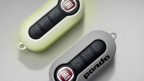 Fiat speelt graag in op de trend die het mogelijk maakt je auto op smaak te brengen met eigentijdse accessoires. Voor de Panda zijn daarom allerhande stickers, kleurige carrosserie-accenten of praktis