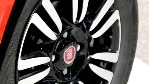 Hoe ver moet je gaan met het downsizen van motoren om een laag verbruik te realiseren? Als het aan Fiat ligt, is de 0.9 liter tweecilinder TwinAir Turbo motor geknipt voor de vernieuwde Punto. Zijn wi