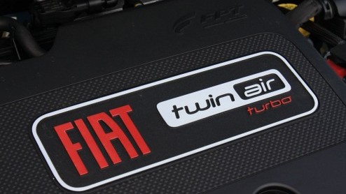 Hoe ver moet je gaan met het downsizen van motoren om een laag verbruik te realiseren? Als het aan Fiat ligt, is de 0.9 liter tweecilinder TwinAir Turbo motor geknipt voor de vernieuwde Punto. Zijn wi