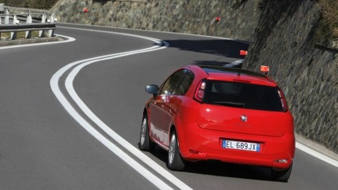 Tijdelijk is de nieuwe Fiat Punto extra scherp geprijsd voor 10.990 euro. Tegelijkertijd biedt de importeur 3 jaar garantie en 3 jaar geen rente in geval van financiering. Wegenbelasting blijft buiten
