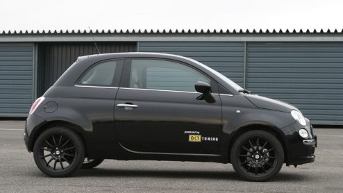 Het team van O.CT Tuning vond het tijd om de Fiat 500 onder handen te nemen. Tenminste, verder dan een zwarte set lichtmetaal en een oppepper voor de motor zijn ze niet gekomen, maar dat hoeft helemaa