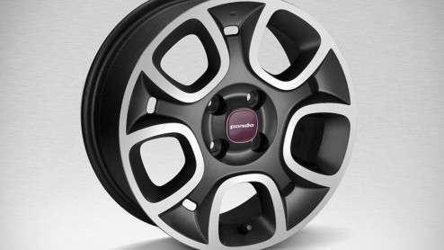 Fiat speelt graag in op de trend die het mogelijk maakt je auto op smaak te brengen met eigentijdse accessoires. Voor de Panda zijn daarom allerhande stickers, kleurige carrosserie-accenten of praktis