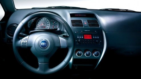 Voor wie wel de looks van een 4x4 wil, maar aan tweewiel- aandrijving genoeg heeft, en dat zijn er velen, introduceert Fiat nu de Fiat Sedici 4x2. Het scheelt een slok op de borrel in aanschafprijs, g
