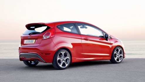 Ford presenteert in Genve de productieklare versie van de nieuwe Fiesta ST. De sportieve broer van de vriendelijke standaard hatchback. Ons geduld wordt echter wel flink op de proef gesteld want hij 