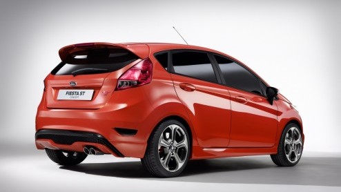 Nieuwe afbeeldingen van de Ford Fiesta ST Concept bewijzen dat de sportieve hatchback ook als vijfdeurs op de markt kan koment. De officile onthulling van het studiemodel is over twee weken.