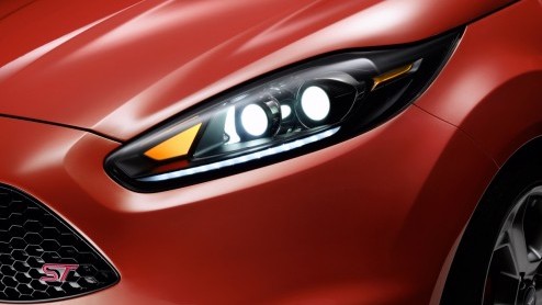 Nieuwe afbeeldingen van de Ford Fiesta ST Concept bewijzen dat de sportieve hatchback ook als vijfdeurs op de markt kan koment. De officile onthulling van het studiemodel is over twee weken.
