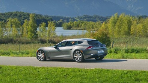 Fisker verrast in Frankfurt met de Surf, een hele vlotte stationwagon die ze zelf graag een shooting break noemen. Het merk maakt haast met dit tweede model en stuurt eind 2012 de eerste exemplaren de