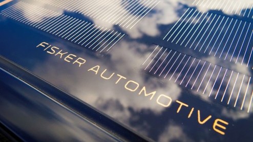 De Porsche Panamera en Maserati Quattroporte hebben er sinds kort een bijzondere tegenstander bij: de Fisker Karma. Wel eens van gehoord? Een elektrisch aangedreven Gran Turismo voorzien van alle luxe