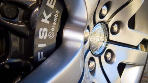 De Porsche Panamera en Maserati Quattroporte hebben er sinds kort een bijzondere tegenstander bij: de Fisker Karma. Wel eens van gehoord? Een elektrisch aangedreven Gran Turismo voorzien van alle luxe