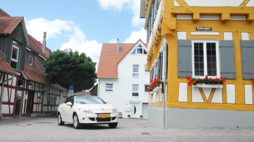 Als het weer eens echt zomer is moet je het er gewoon van nemen. Renault stuurde ons daarom met alle plezier op pad in een Mgane Coup-Cabriolet Floride, de exclusief uitgevoerde cabrio met inklapb