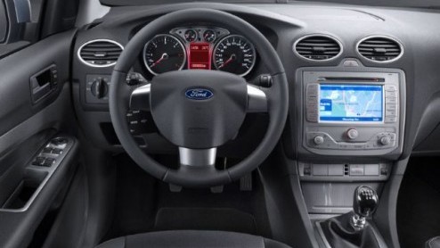 Met de huidige Focus is eigenlijk niet veel mis, maar de tand des tijds begint in de autowereld al snel te knagen. Nu Ford met de Mondeo een nieuwe weg inslaat met het Kinetic-design, wordt de Focus o