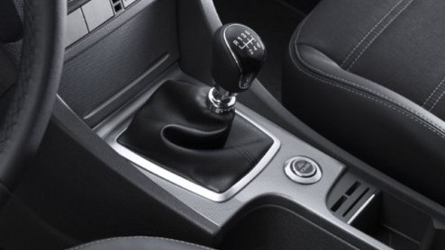 Met de huidige Focus is eigenlijk niet veel mis, maar de tand des tijds begint in de autowereld al snel te knagen. Nu Ford met de Mondeo een nieuwe weg inslaat met het Kinetic-design, wordt de Focus o