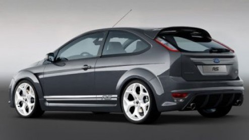 In december vorig jaar liet Ford een teaser los van de Focus RS. Vandaag is er nieuw beeldmateriaal van deze ultieme top-Focus verschenen. Een daadkrachtig en gespierd voorkomen is het resultaat. Onde