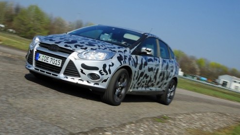 We moeten er nog even op wachten, maar hij komt echt. Ford is druk aan het testen met de ST, de nog sportievere Focus in een vlot jasje. Volgend jaar komt-ie op de markt, met de tot 250 pk aangesterkt