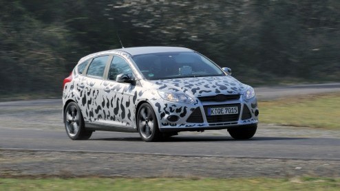 We moeten er nog even op wachten, maar hij komt echt. Ford is druk aan het testen met de ST, de nog sportievere Focus in een vlot jasje. Volgend jaar komt-ie op de markt, met de tot 250 pk aangesterkt