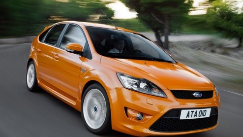 Enige tijd geleden berichtten we over de gefacelifte Ford Focus. Nu is ook de sportieve ST-uitvoering in zn nieuwe gedaante bekendgemaakt, geheel volgens de Kinetic designtaal van het merk.