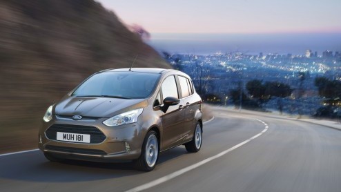 De nieuwe Ford B-MAX is vanaf nu te bestellen en staat eind november in de showroom. Alle reden om de prijslijst vrij te geven. De compacte MPV met schuifdeuren is er vanaf 18.495 euro.