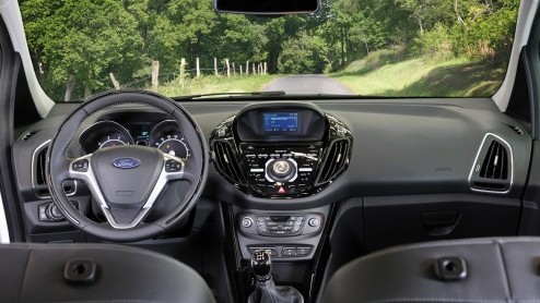 De nieuwe Ford B-MAX is vanaf nu te bestellen en staat eind november in de showroom. Alle reden om de prijslijst vrij te geven. De compacte MPV met schuifdeuren is er vanaf 18.495 euro.