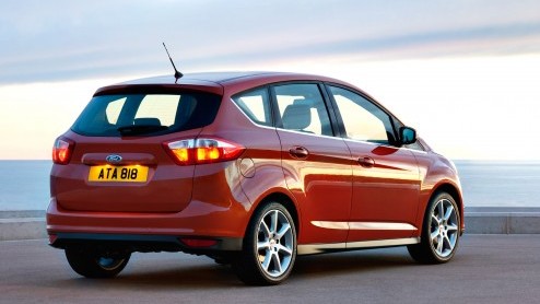 Vanaf medio oktober zijn ook de Ford C-MAX en Grand C-MAX met Fords 1.0 liter EcoBoost-benzinemotor leverbaar. De 100 en 125 pk variant scoren de laagste verbruikswaarden in hun klasse en komen in aa