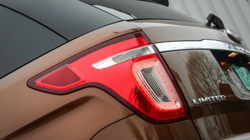 Autotest van de Ford Explorer 2.0 Ecoboost, een full-size SUV met alle luxe maar een klein hartje.