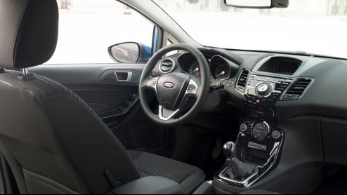 Met een opgefrist uiterlijk, een opgewaardeerd interieur en vier nieuwe driecilinder-motoren, kan de Ford Fiesta weer een flinke tijd mee.