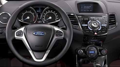 Met een opgefrist uiterlijk, een opgewaardeerd interieur en vier nieuwe driecilinder-motoren, kan de Ford Fiesta weer een flinke tijd mee.