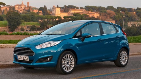 Met een opgefrist uiterlijk, een opgewaardeerd interieur en vier nieuwe driecilinder-motoren, kan de Ford Fiesta weer een flinke tijd mee.
