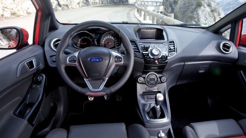 De ST-modellen van Ford lijken een schot in de roos. De Focus ST is in de eerste 3 maanden van dit jaar nog altijd de bestverkochte hot hatch van Europa en ook de Fiesta ST maakt een vliegende start.