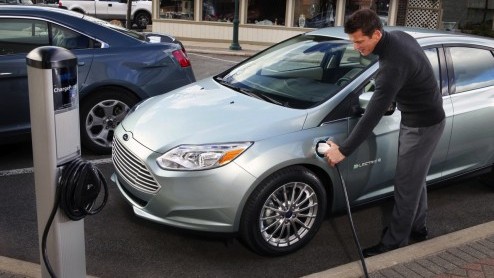 Productie Ford Focus Electric voor Europa gestart. Elektrisch aangedreven Focus komt in vierde kwartaal 2013 op de markt.